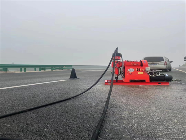 龙凤马路路基路面开裂下沉注浆加固灌浆